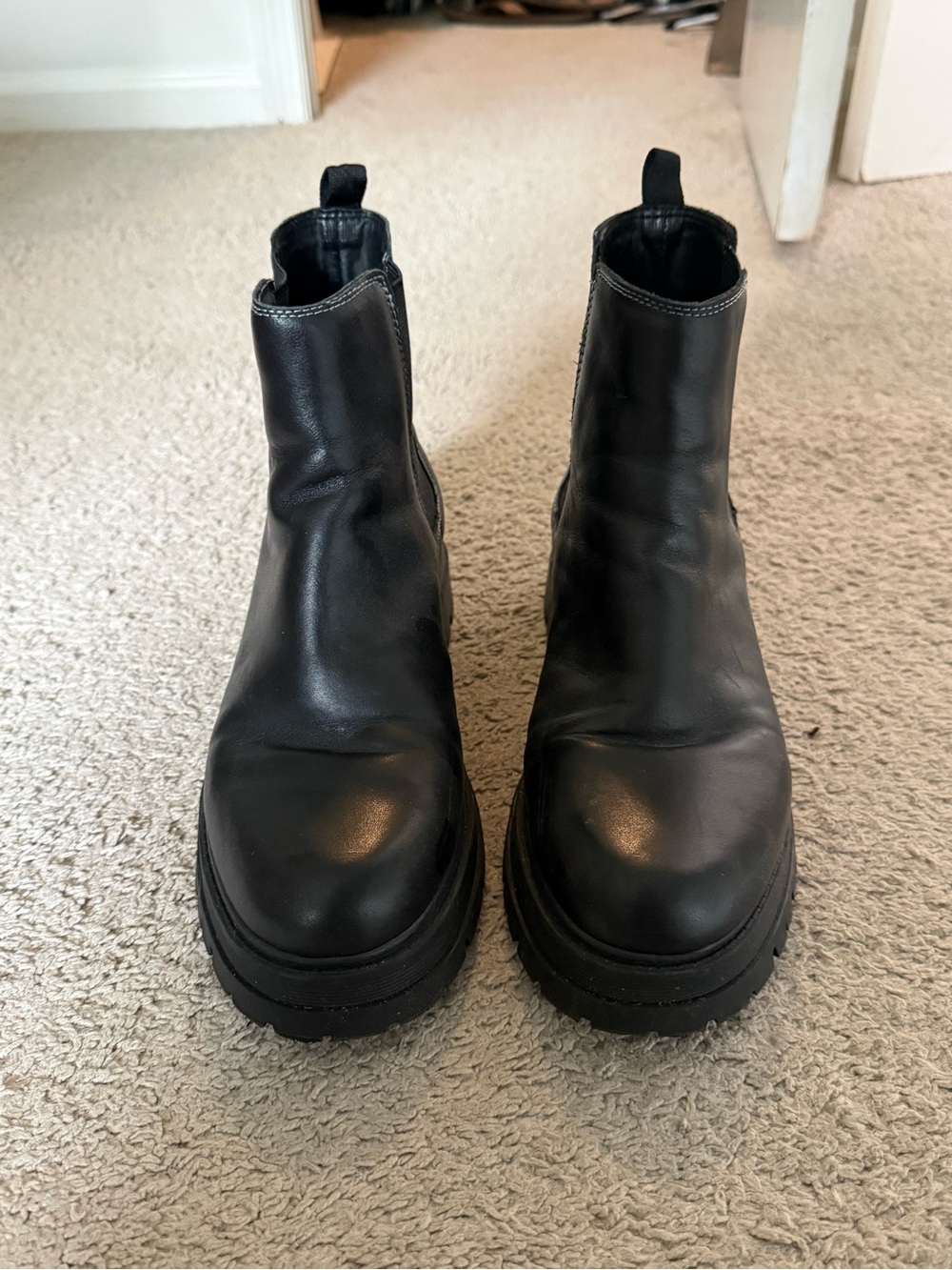 Marc Fisher Black Leather Lug Sole Chelsea Boots Women’s Size 8.5